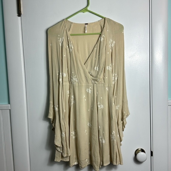 Free People Almond Jasmine Embroidered Kimono Faux Wrap Fit & Flare Dress Size 2 - Picture 2 of 11